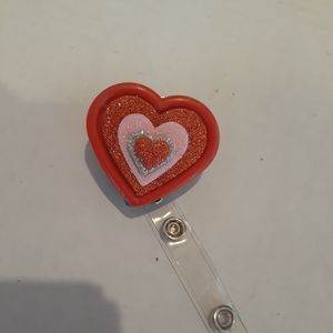Retractable name badge holder